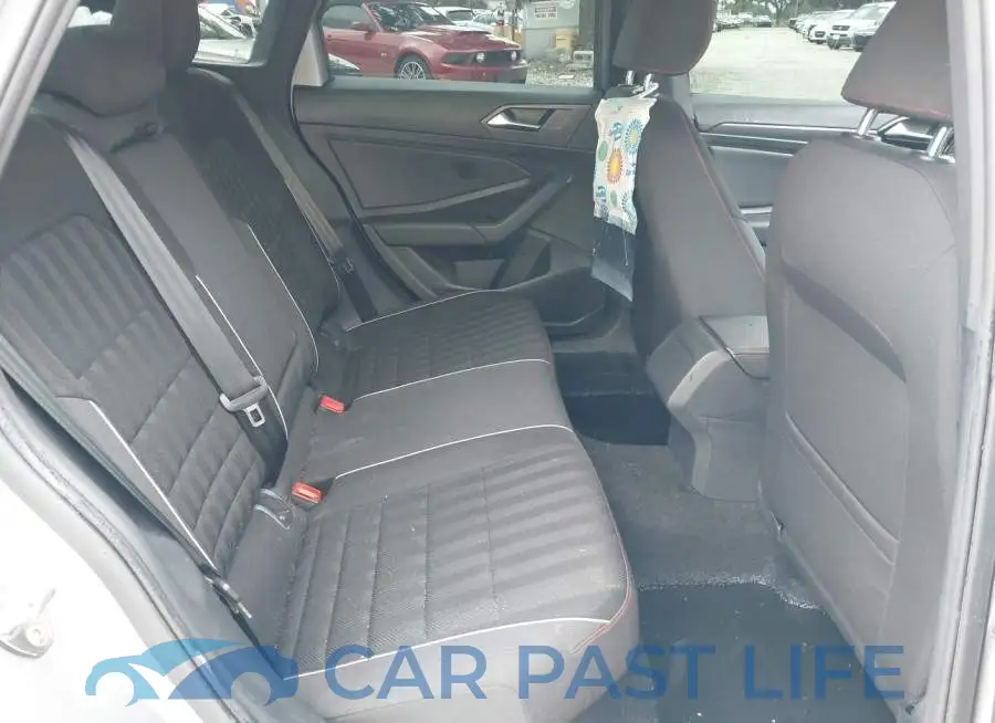 3VW5T7BU4KM189268# 8