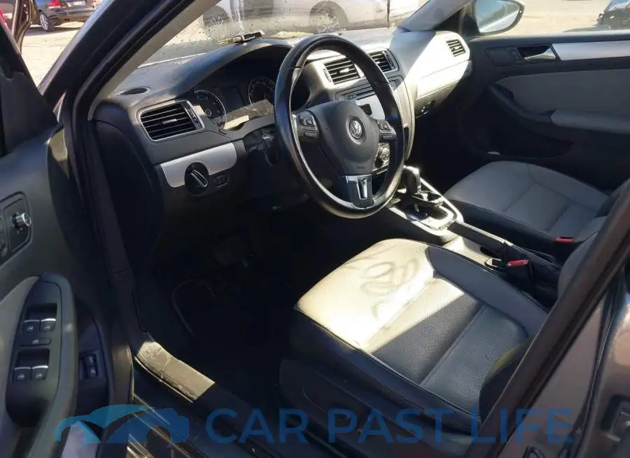 3VW637AJ9EM210194# 5