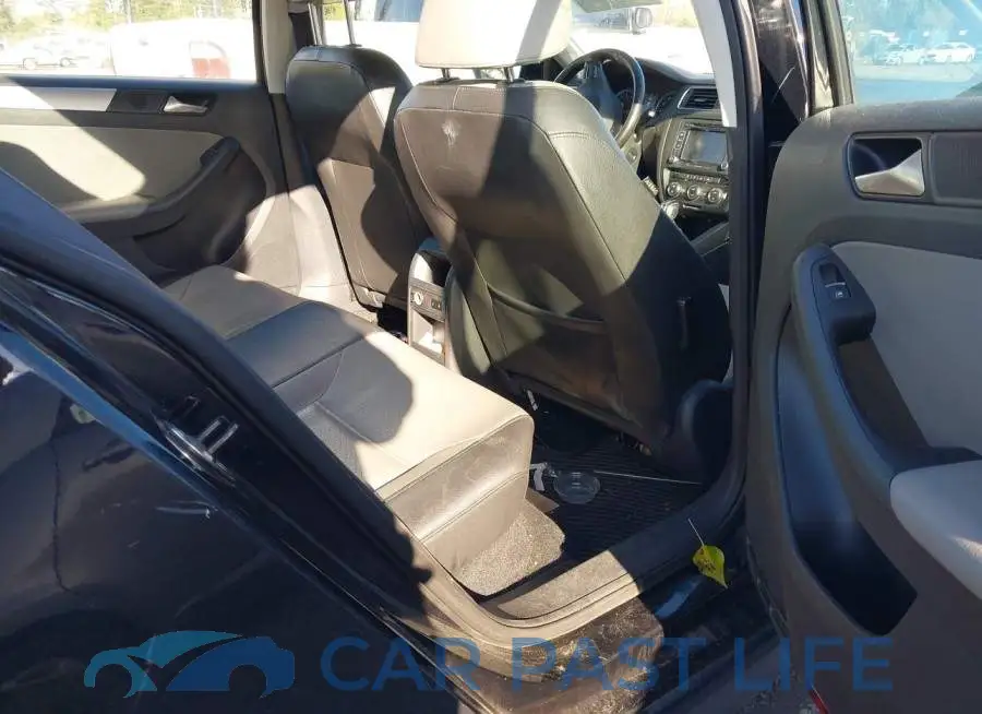 3VW637AJ9EM212043# 8