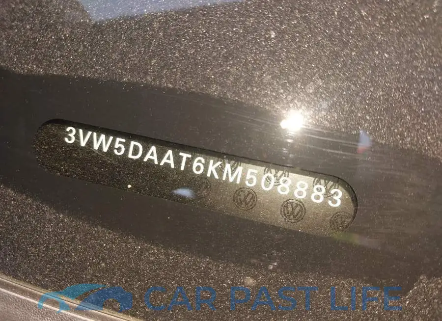 3VW5DAAT6KM508883# 9