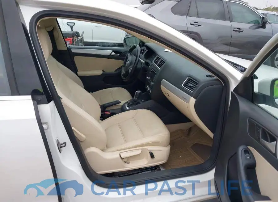 3VW637AJ7EM267851# 5