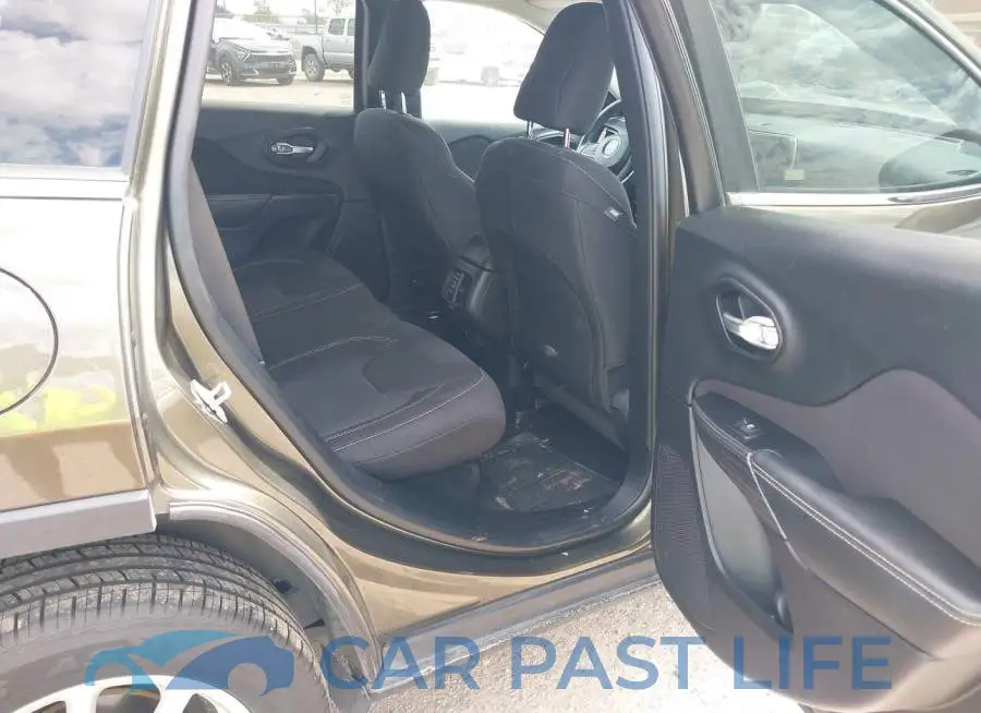 1C4PJLCB2FW720383# 8