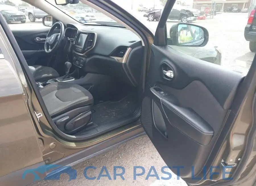 1C4PJLCB2FW720383# 5