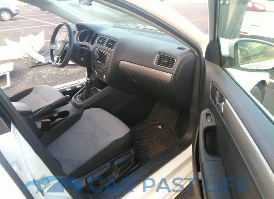 3VW2B7AJ8HM375742# 5