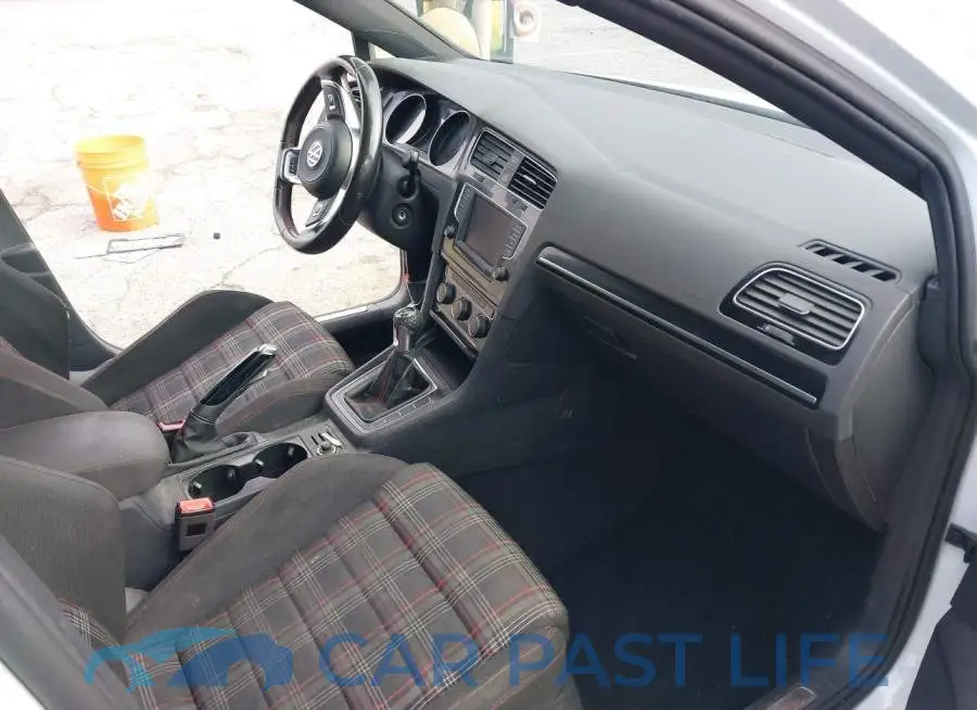 3VW5T7AU9HM059335# 5