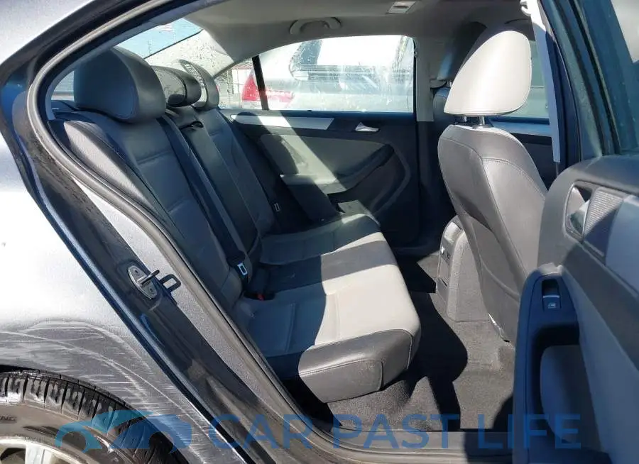 3VW637AJ2DM295927# 8