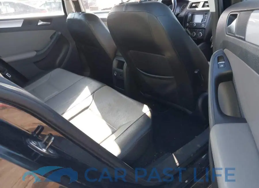 3VW637AJ8DM298069# 8