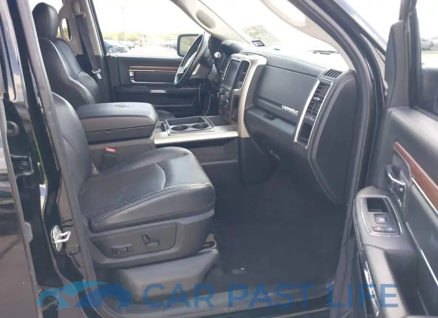 3C6UR5NL8EG207575# 5