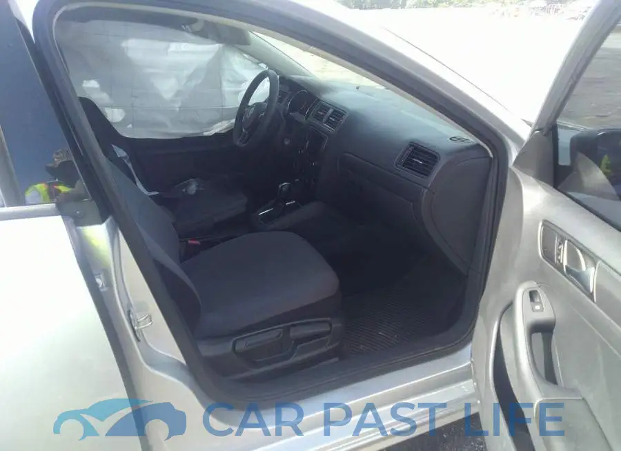 3VW267AJ3GM320828# 5