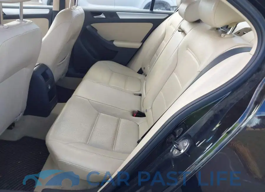 3VWD17AJ7EM370670# 8
