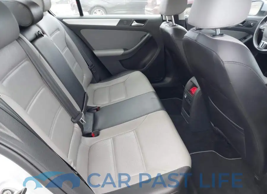 3VW637AJ6DM215738# 8