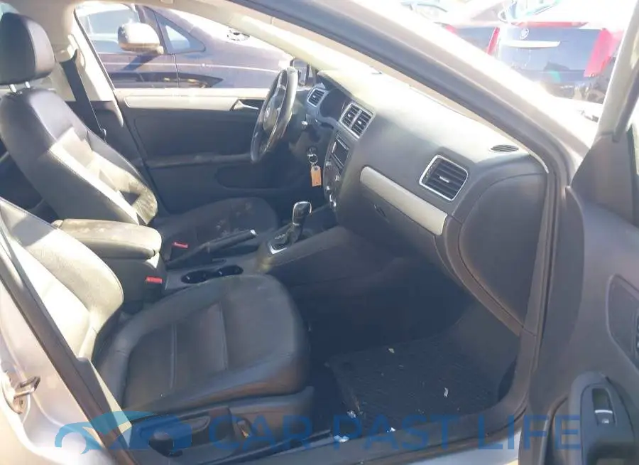 3VWDX7AJ1DM412022# 5
