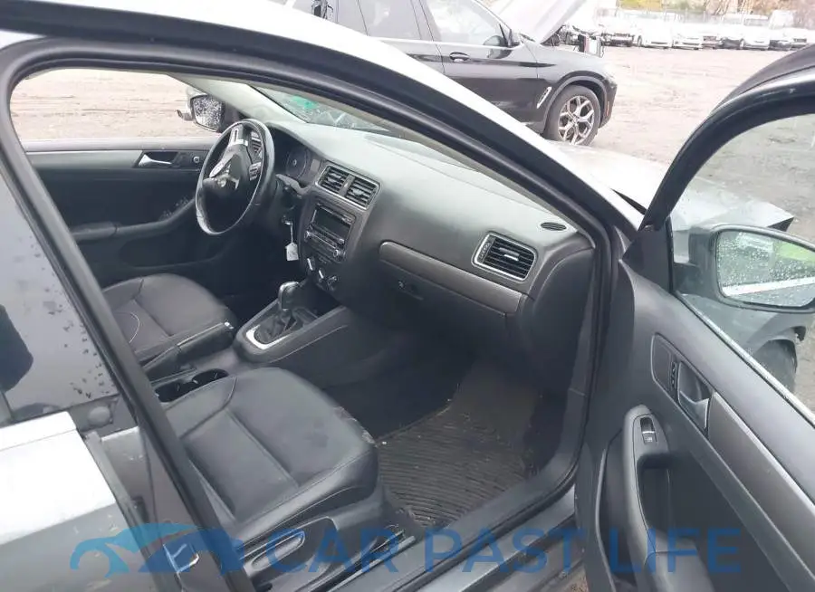 3VWLL7AJ5DM226247# 5