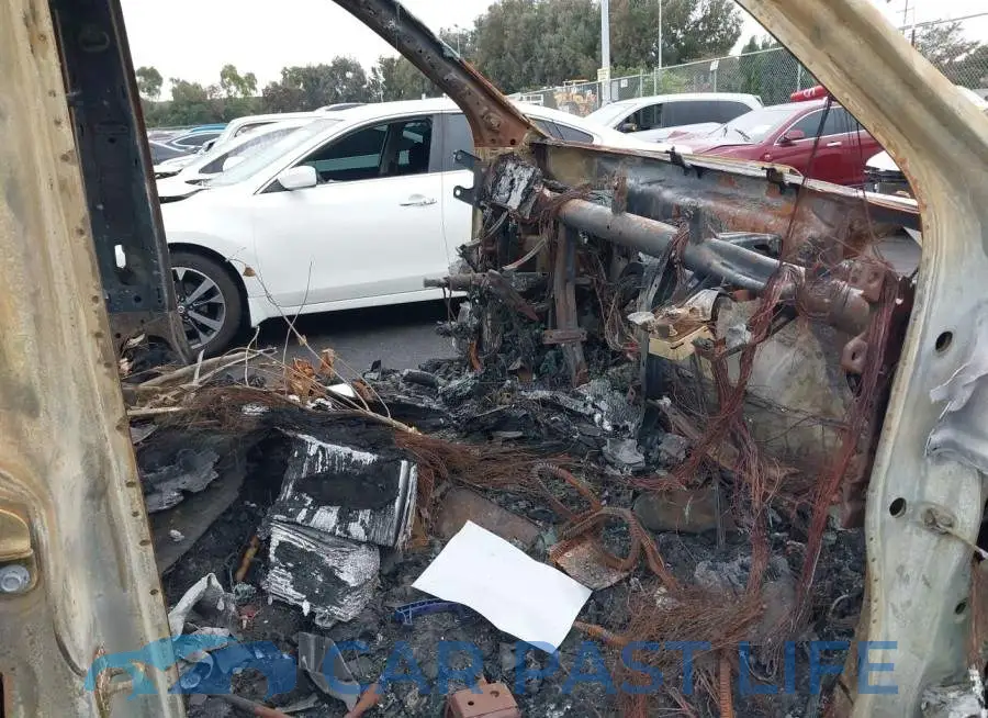 3GTU9FEL8KG305001# 5