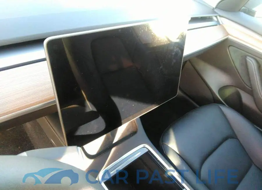 5YJ3E1EAXPF646499# 7