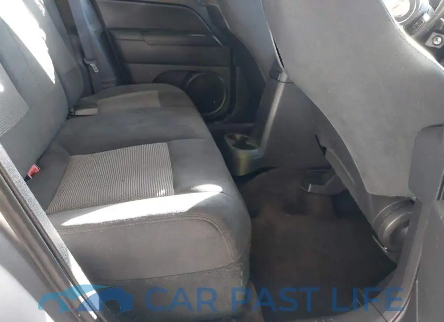 1C4NJCBA6ED925084# 8