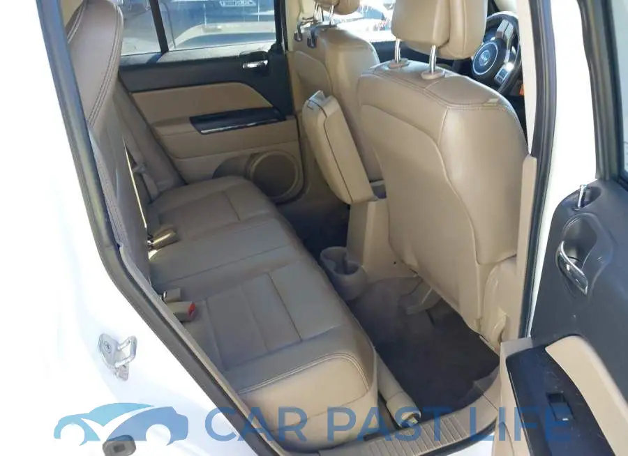 1C4NJRCB3ED685082# 8
