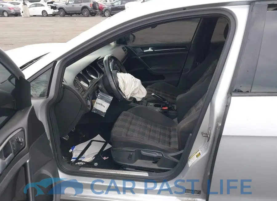 3VW5T7AU7GM014392# 5