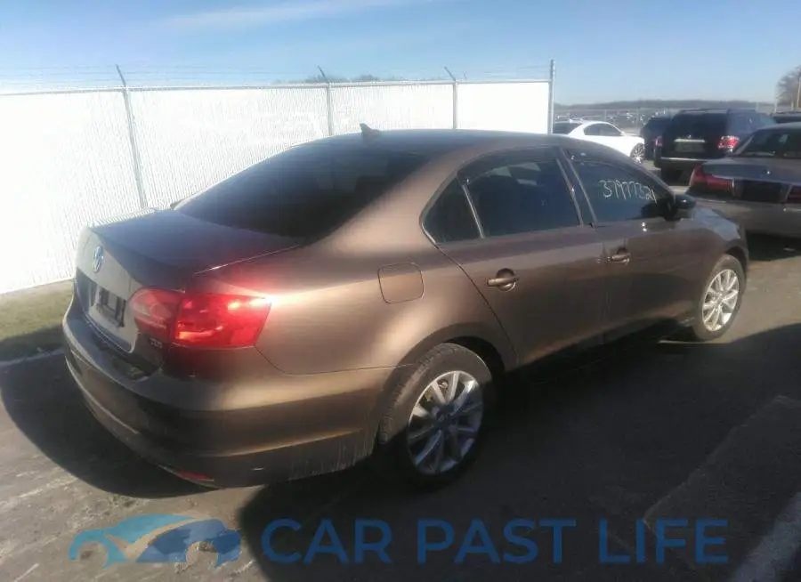 3VW3L7AJ9EM432253# 4