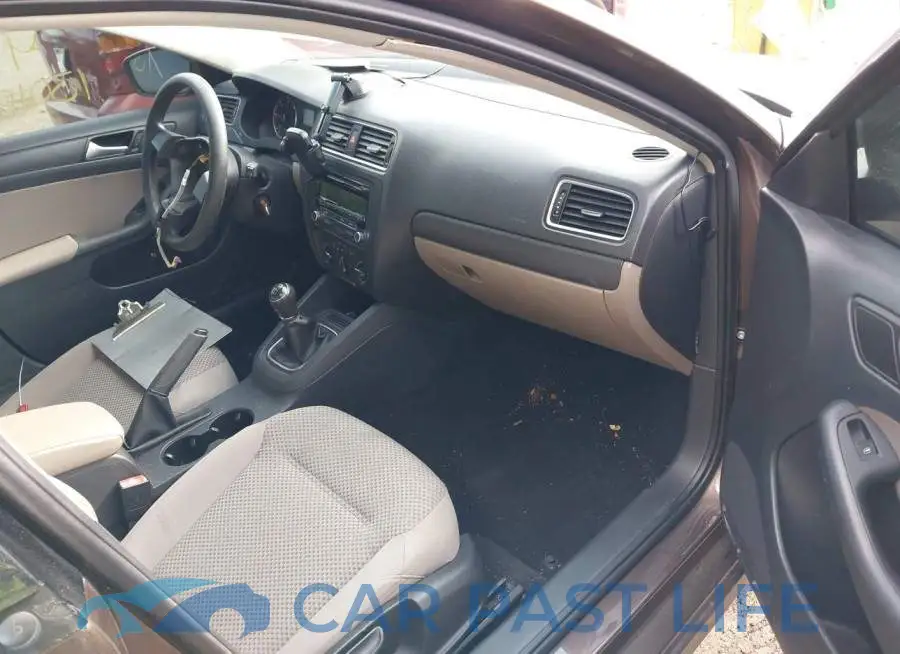 3VW3L7AJ9EM432253# 5