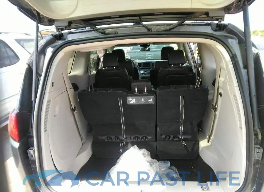 2C4RC1DG4MR511931# 8