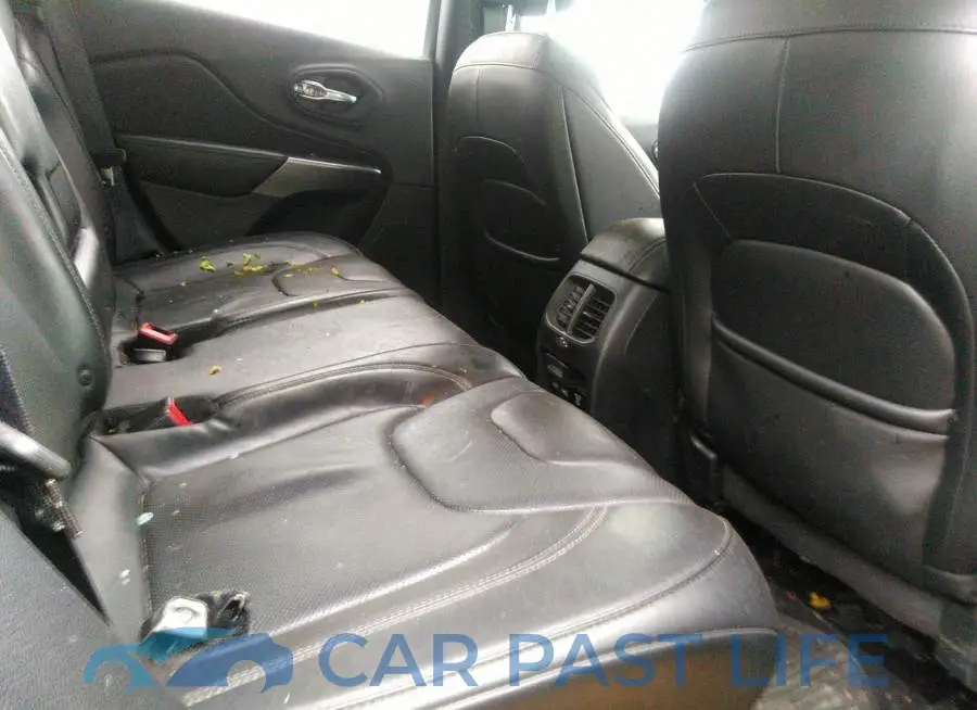 1C4PJMDX5KD382872# 8
