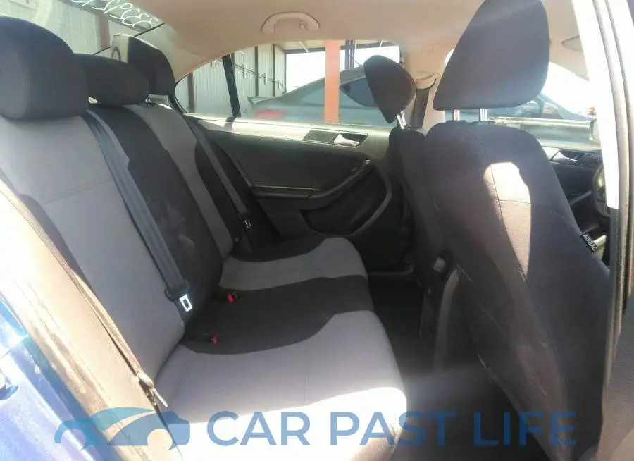 3VW2B7AJ2JM210856# 8