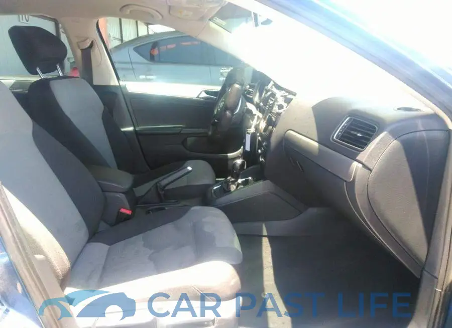 3VW2B7AJ2JM210856# 5