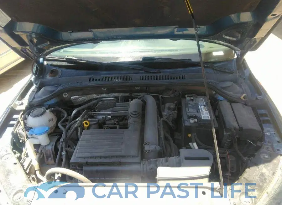 3VW2B7AJ2JM210856# 10