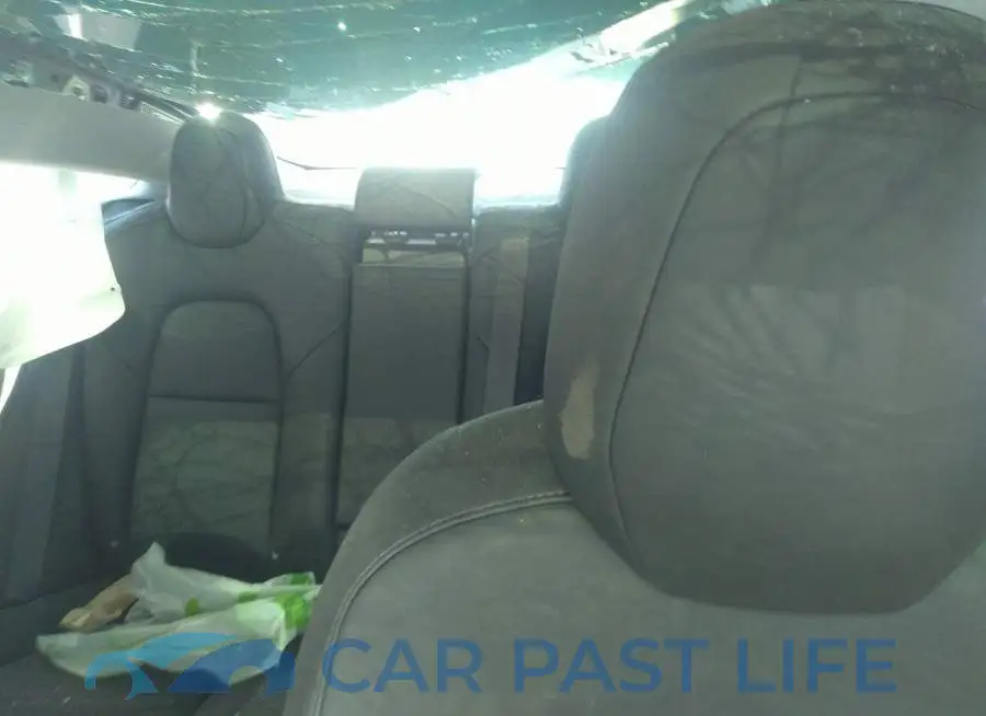 5YJ3E1EB9JF114595# 8