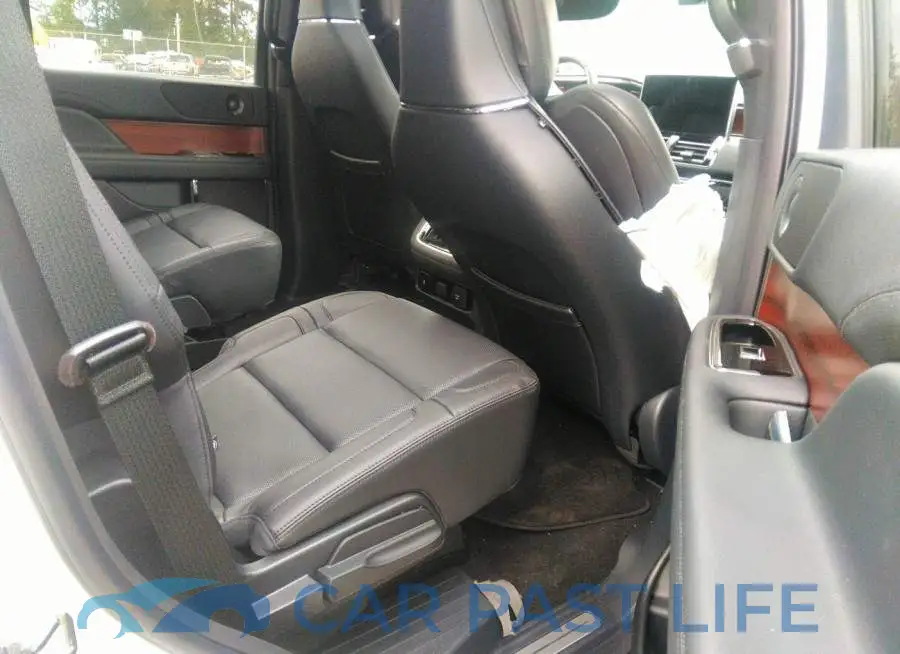 5LMJJ2LT9NEL08158# 8