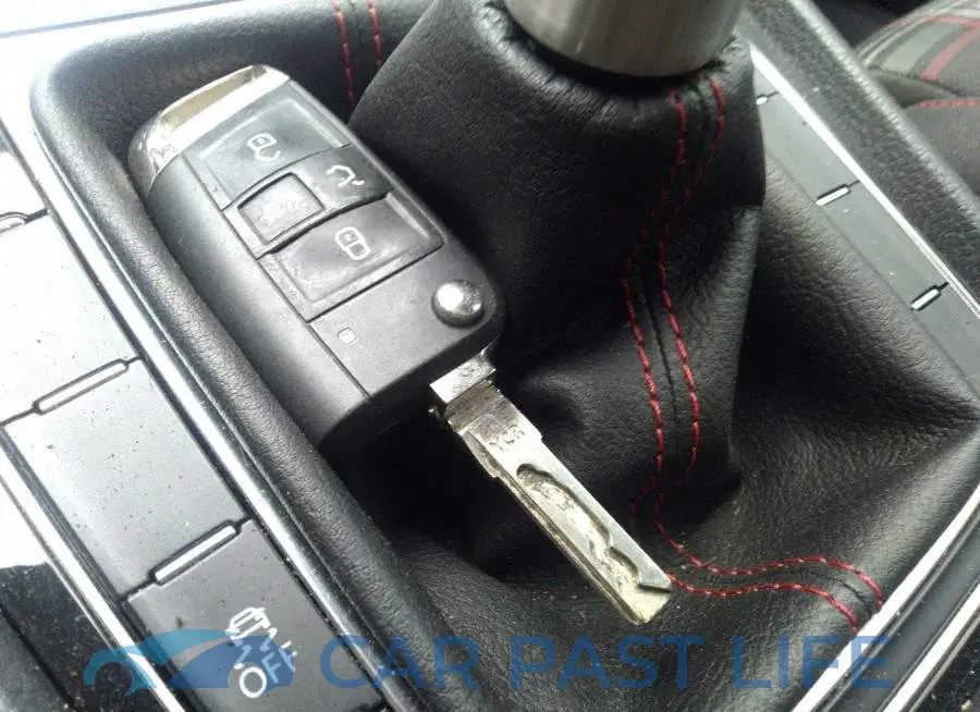 3VW5T7AU0KM002819# 11