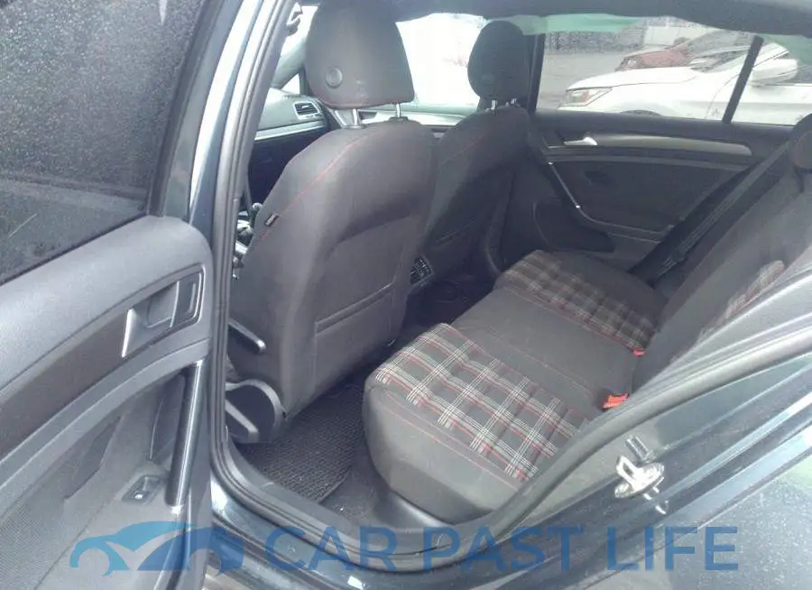 3VW5T7AU0KM002819# 8