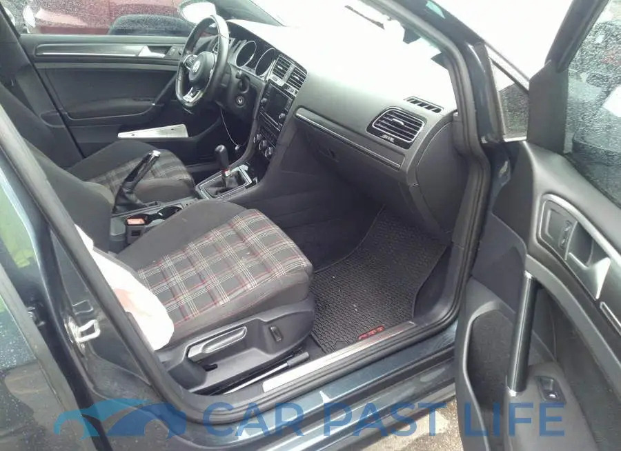 3VW5T7AU0KM002819# 5