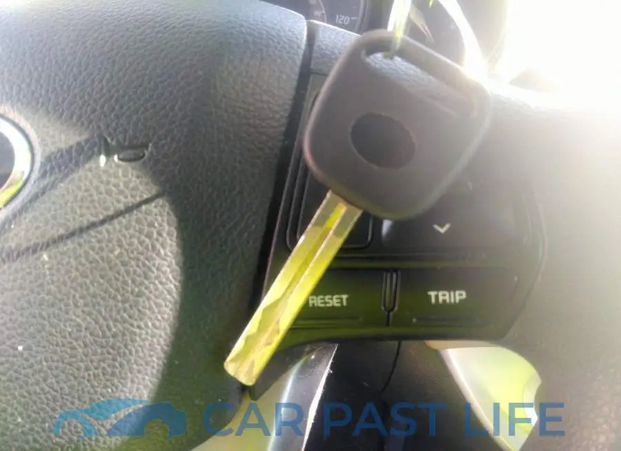 KNADM5A37G6625673# 11