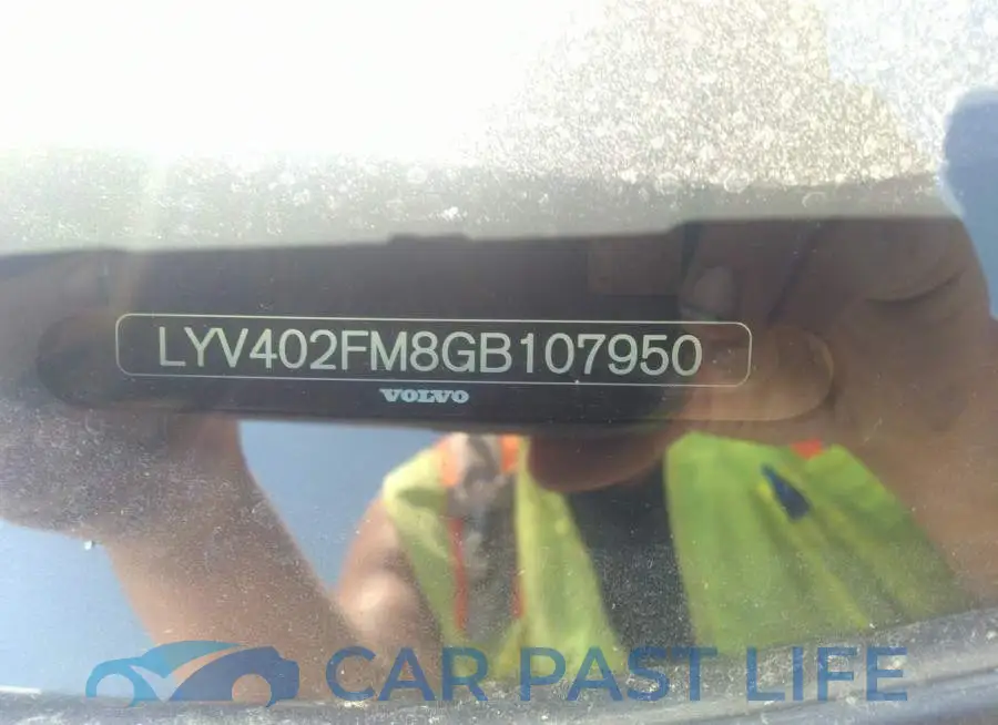 LYV402FM8GB107950# 9