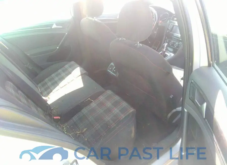 3VW4T7AUXFM032833# 8