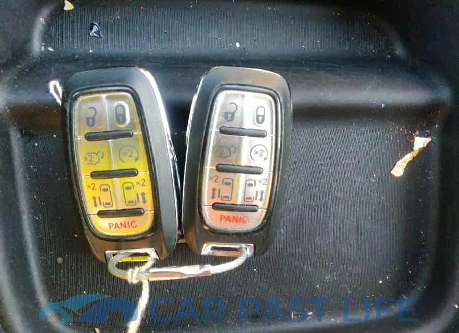 2C4RC1DG0MR512686# 11
