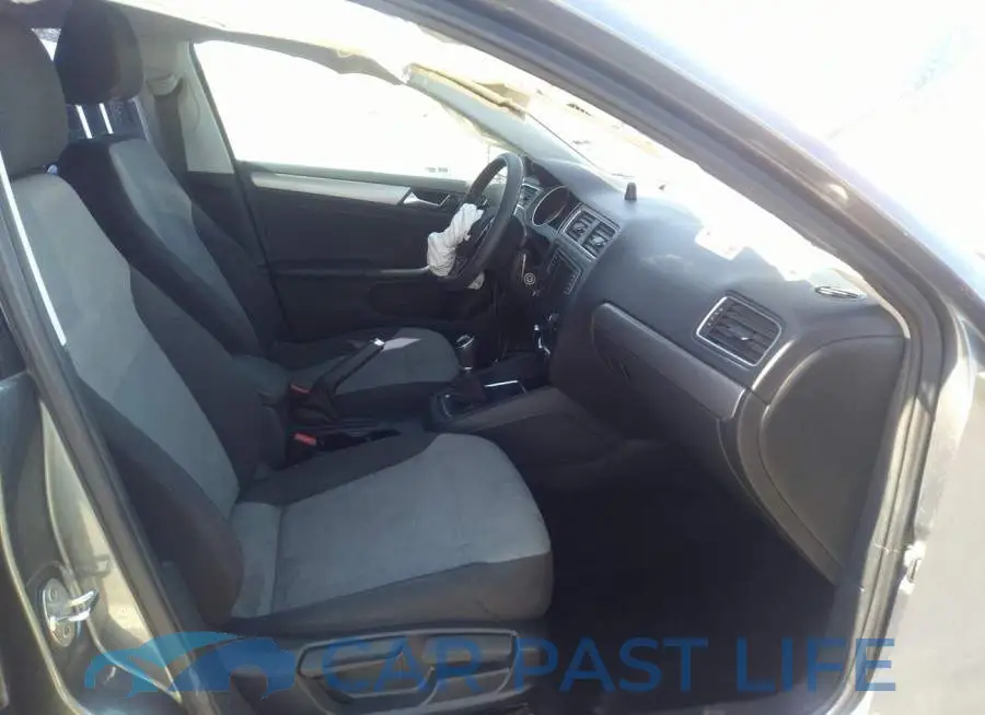 3VW167AJ2HM378068# 5