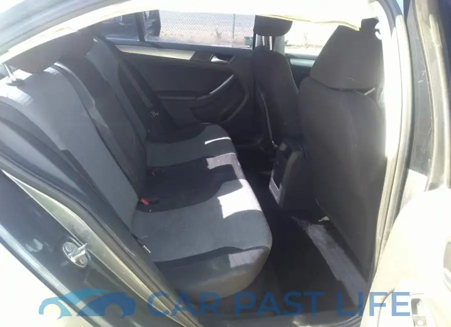 3VW167AJ2HM378068# 8
