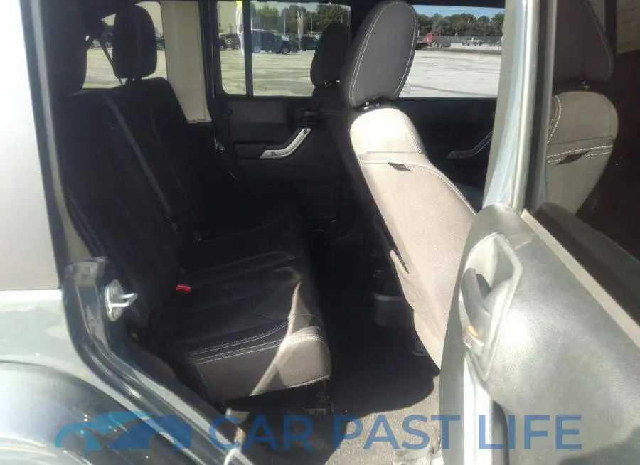 1C4HJWEG5JL921977# 8
