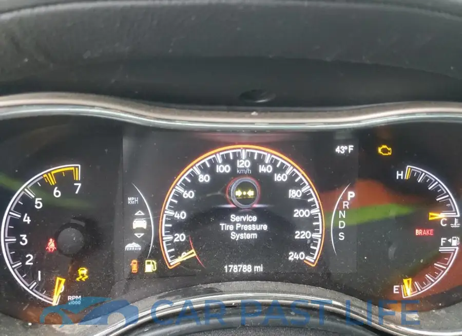 1C4RJFCT9EC211264# 9