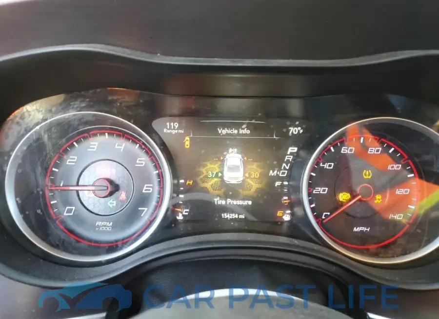2C3CDXBG1FH826983# 9