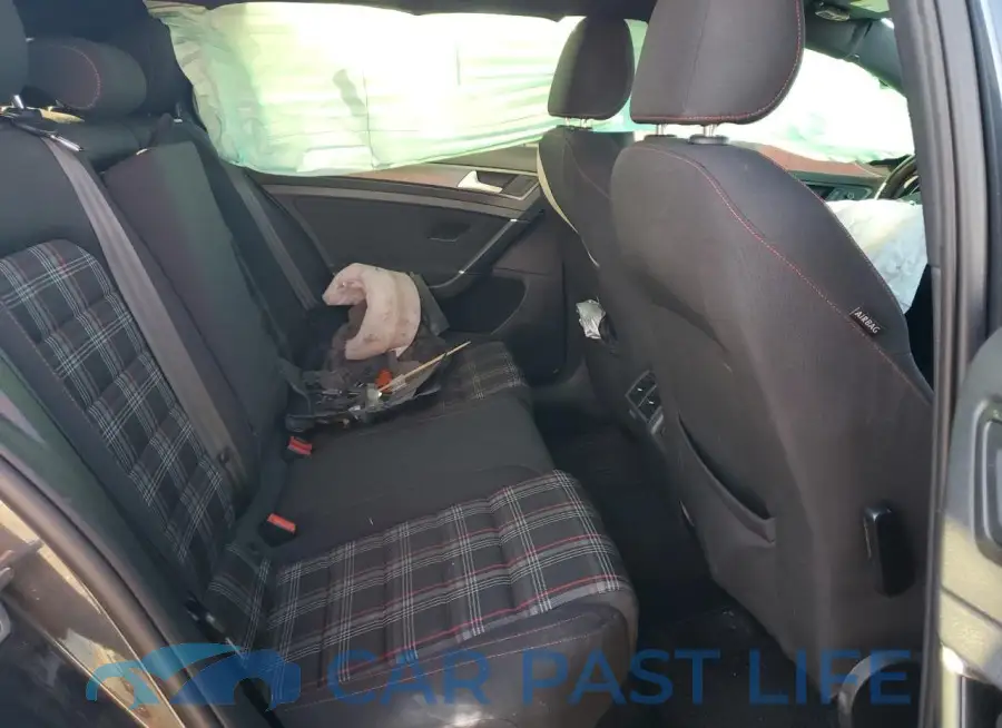 3VW5T7AU4LM003909# 10
