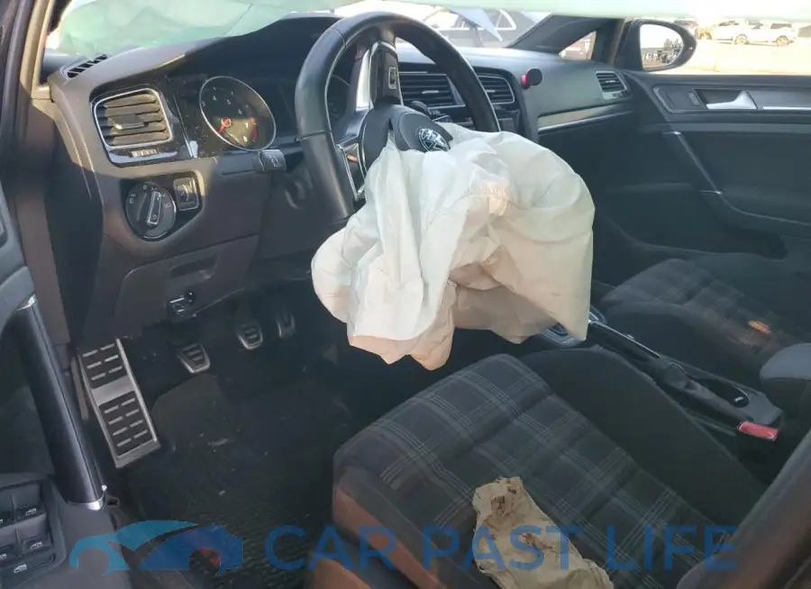 3VW5T7AU4LM003909# 8