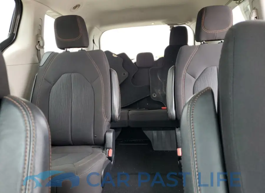 2C4RC1DG0HR517182# 10