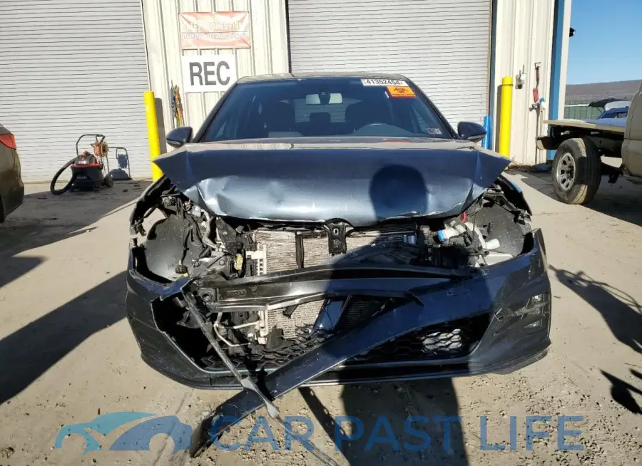 3VW5T7AU8KM025409# 5