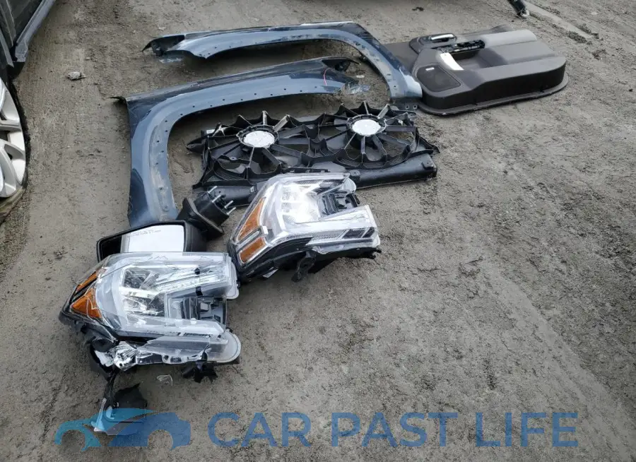 3GTU9DED8LG353368# 12