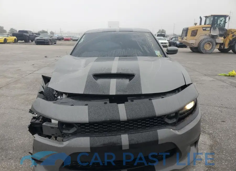 2C3CDXGJ8JH169581# 5