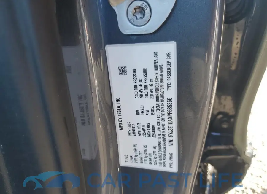 5YJ3E1EAXPF685366# 12